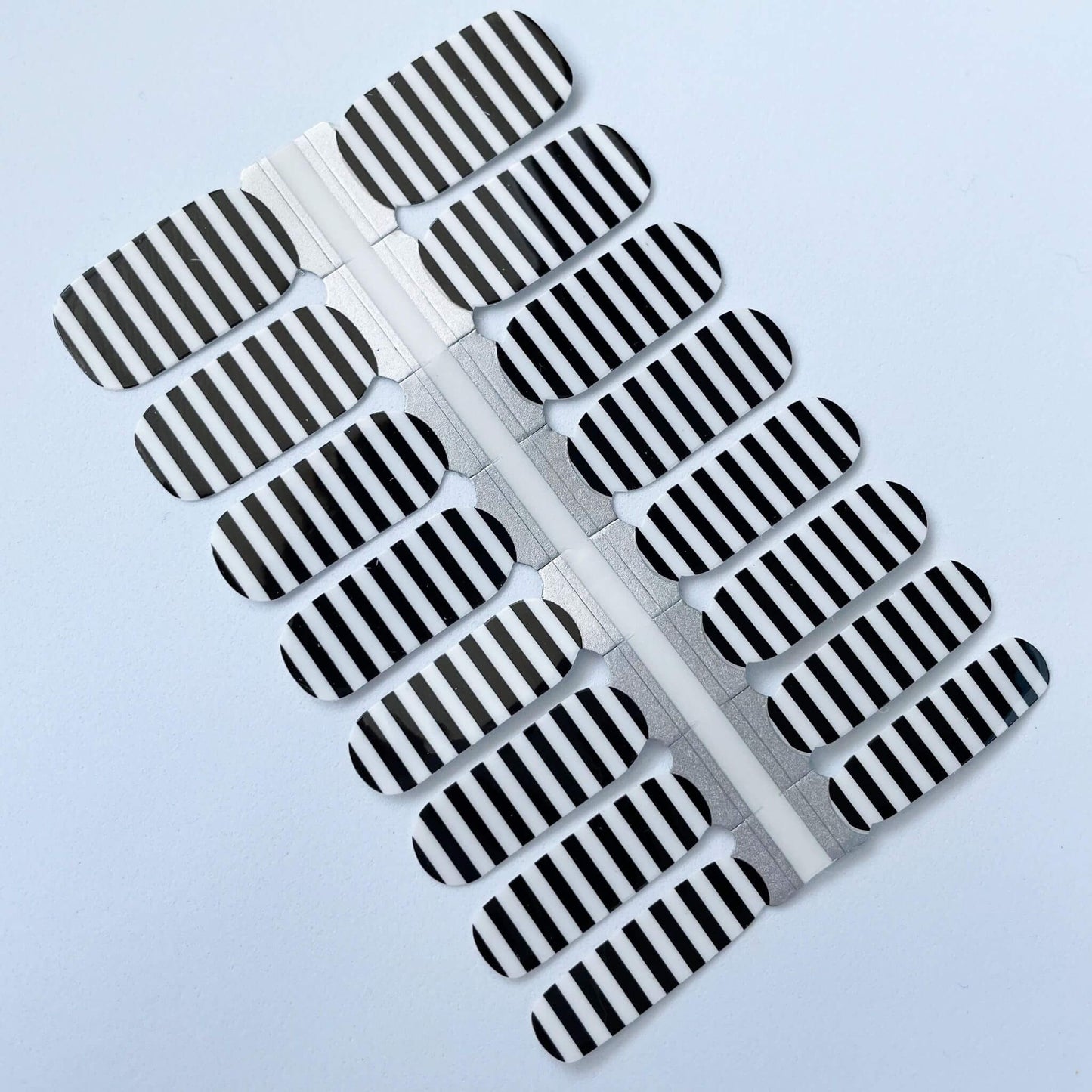 Black and White Stripe // Nail Polish Strips