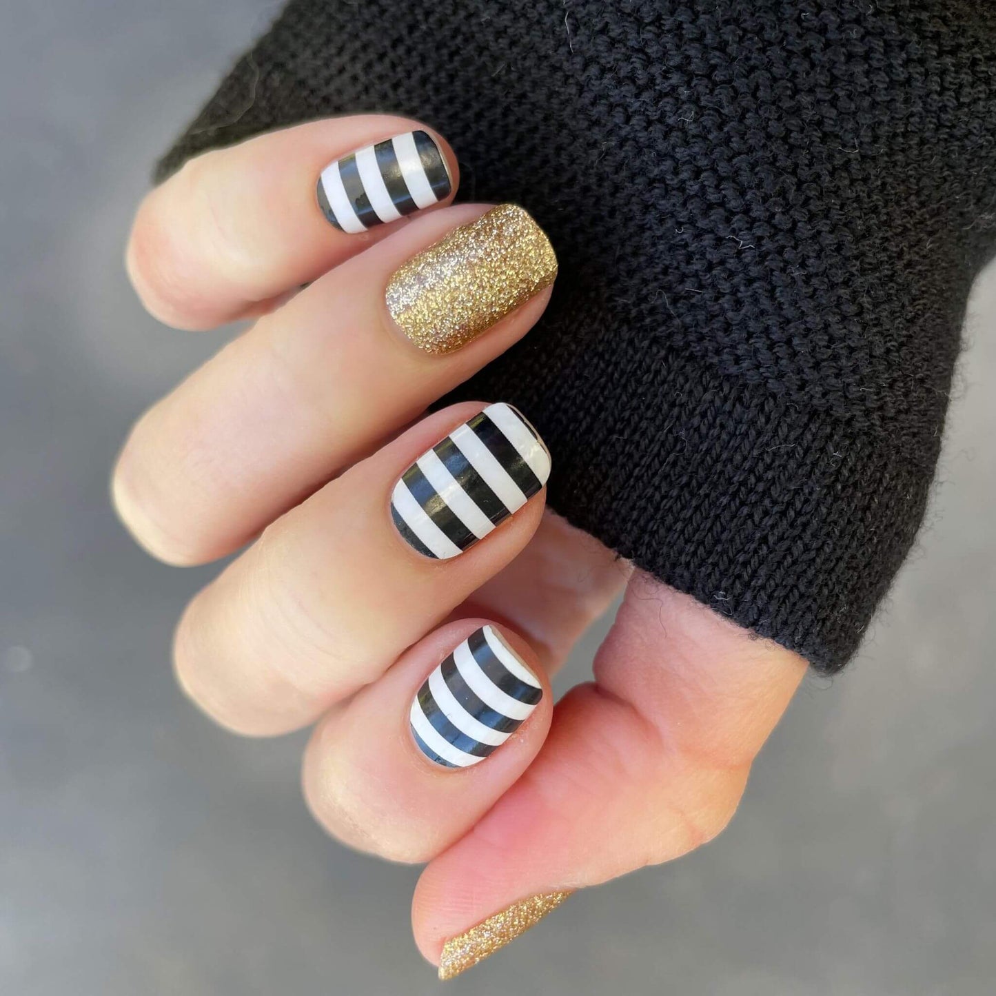 Black and White Stripe // Nail Polish Strips