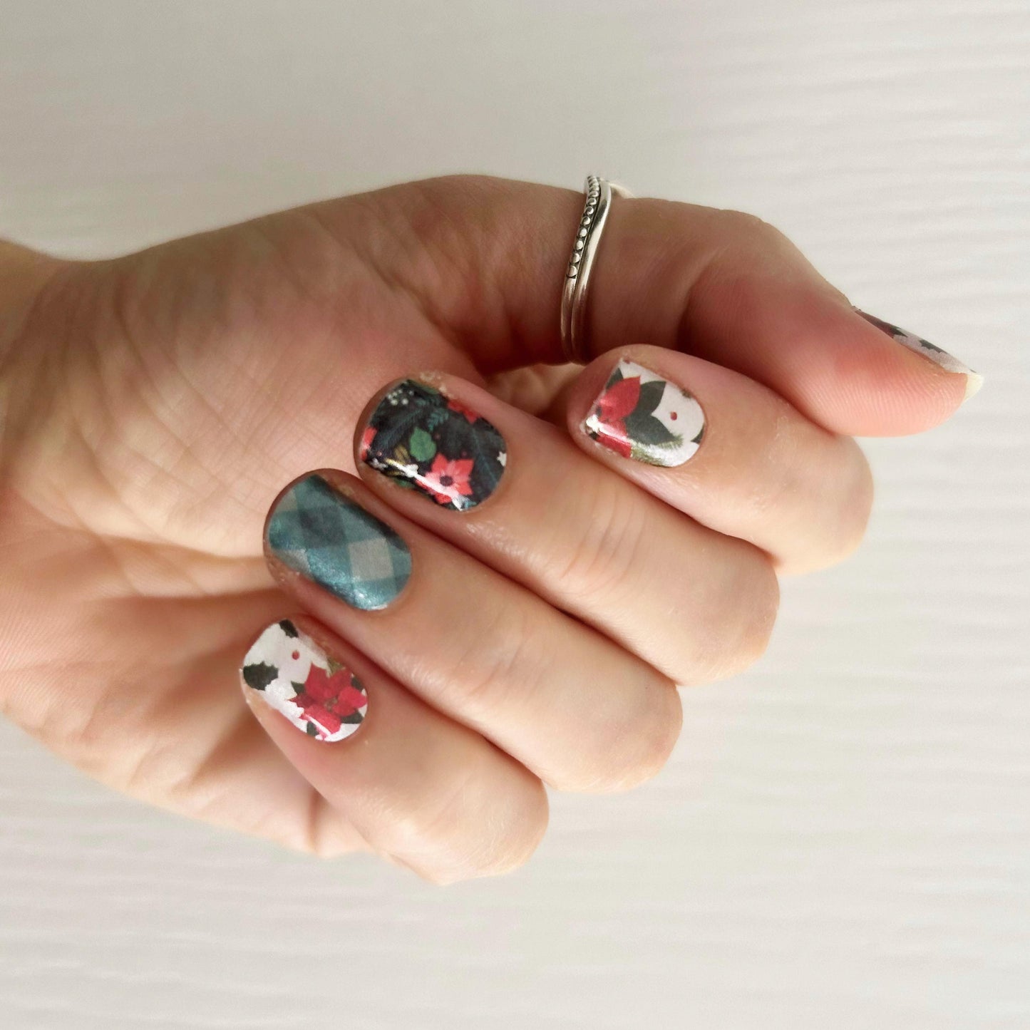 Poinsettia // Nail Polish Strips