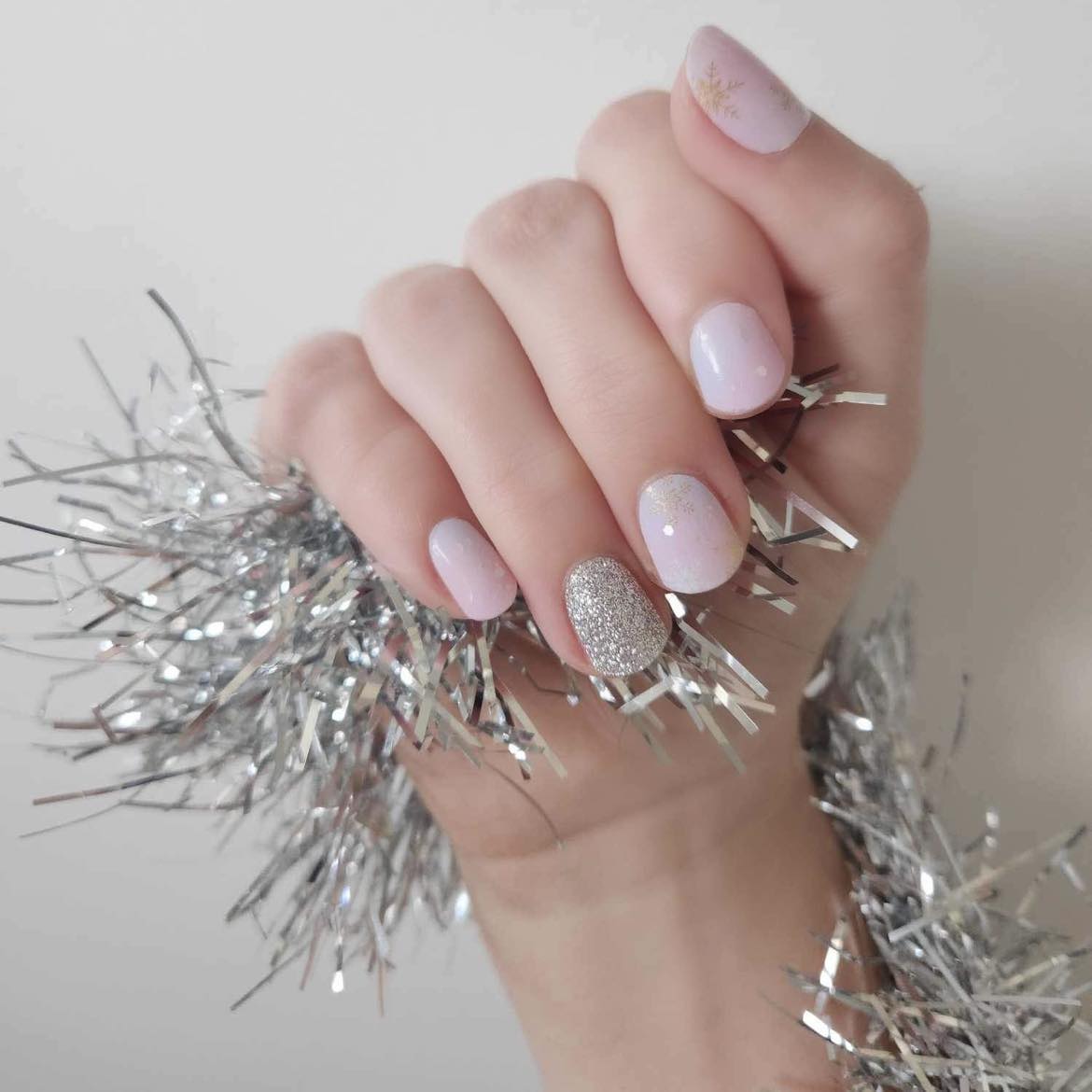 Shimmering Snowflakes // Nail Polish Strips