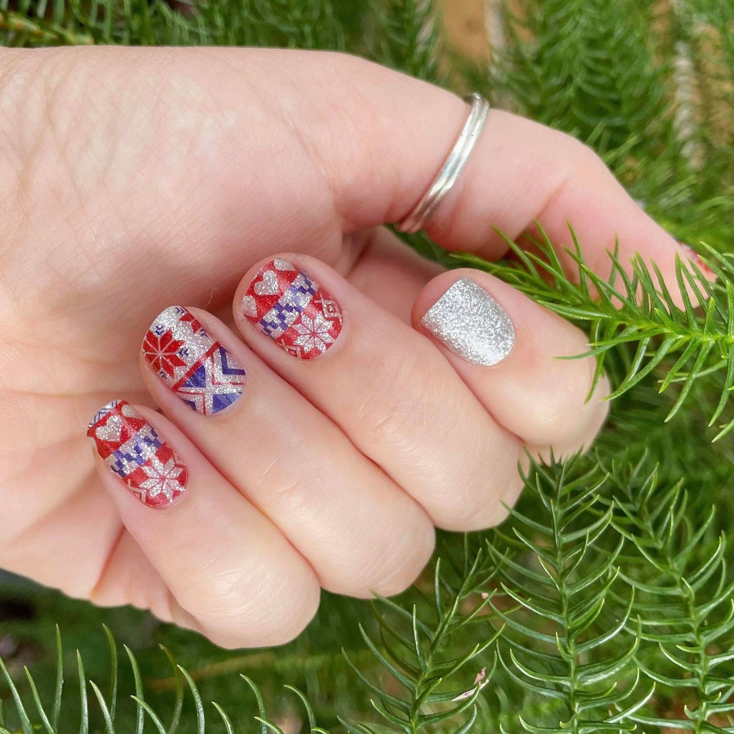 Ugly Sweater // Nail Polish Strips