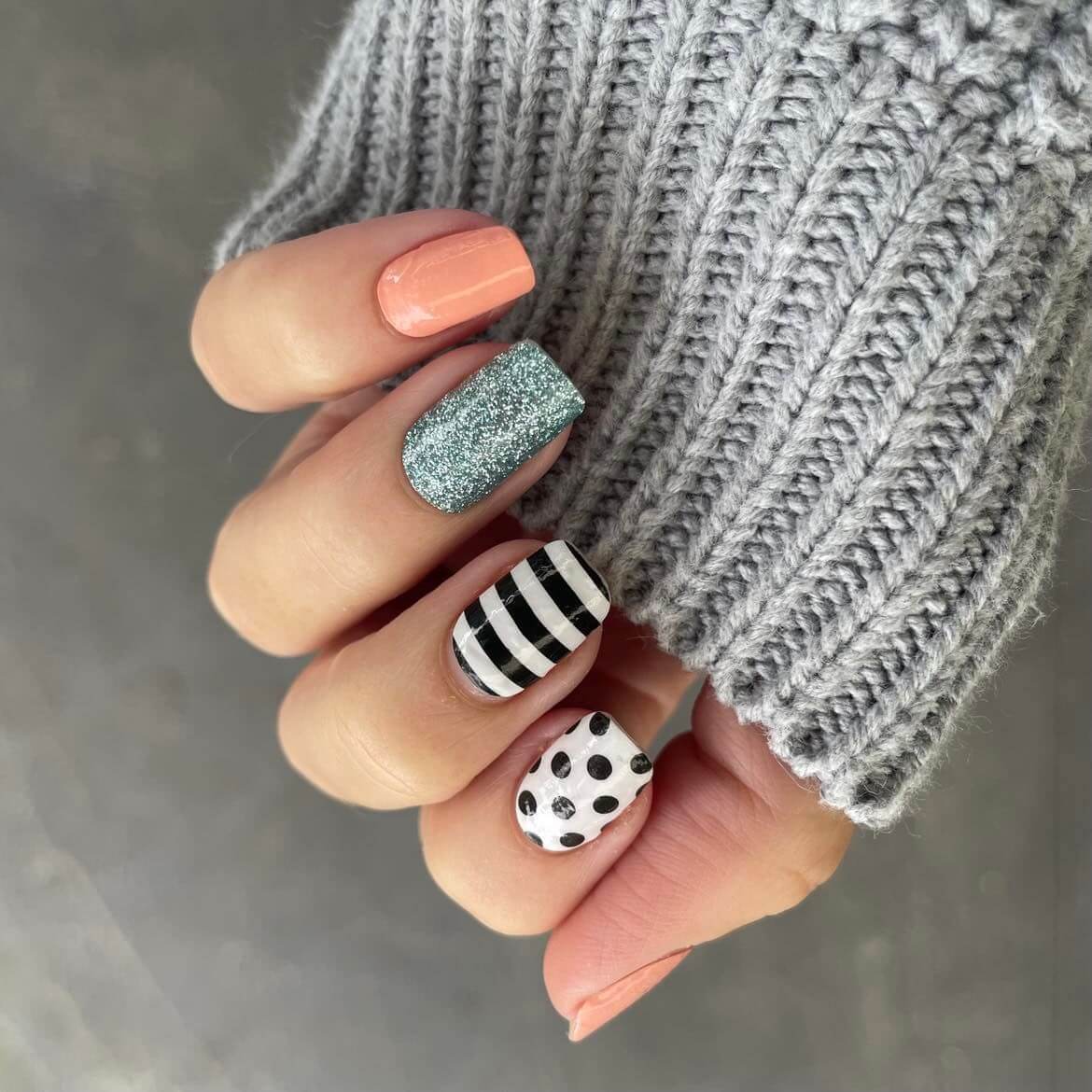 Black and White Stripe // Nail Polish Strips