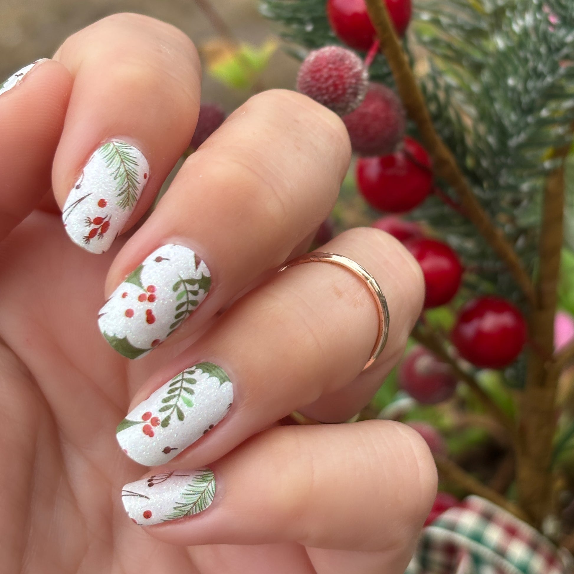 Glam Holly christmas nail polish strips mani