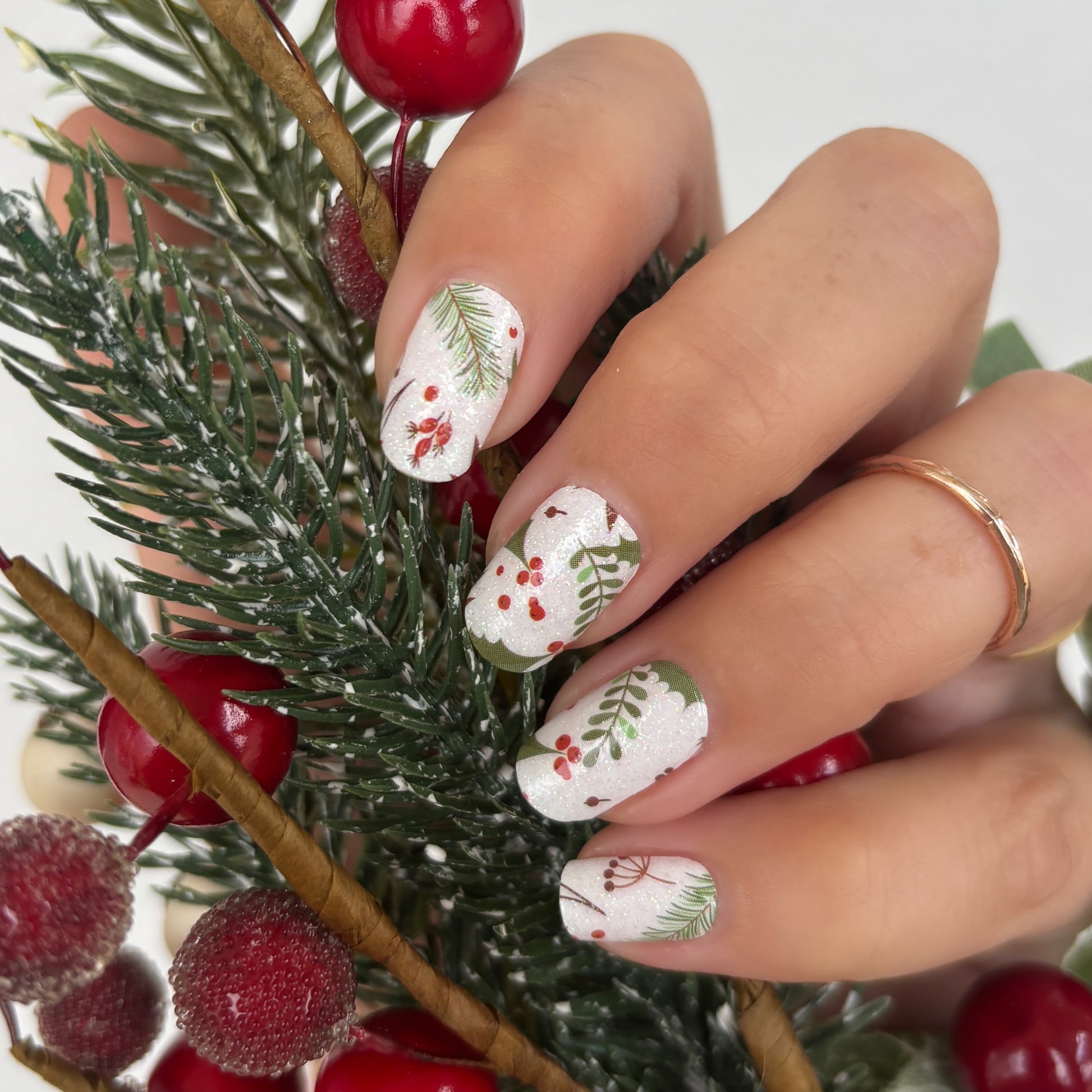 Holly christmas nail polish strips