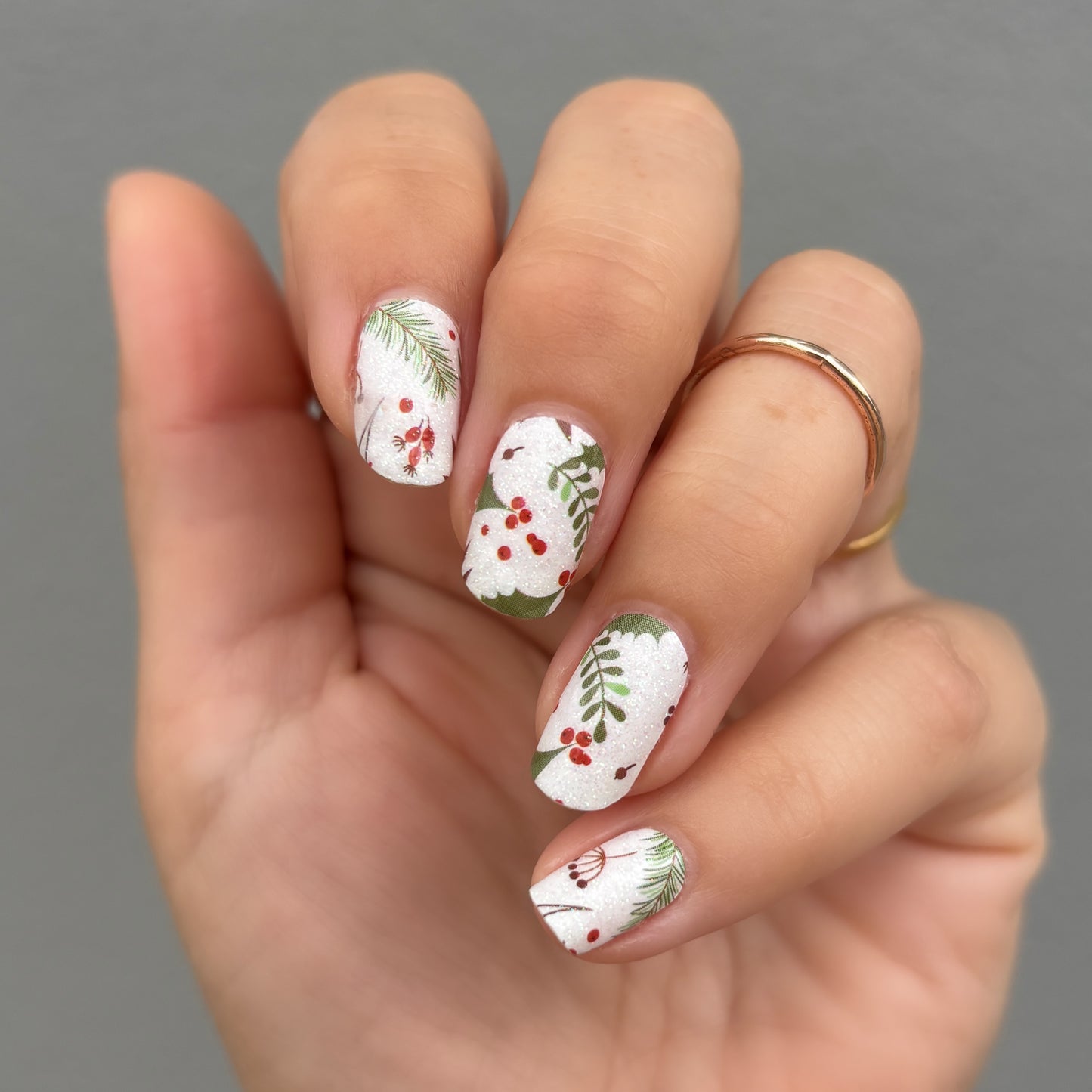 Holly christmas nail polish strips mani