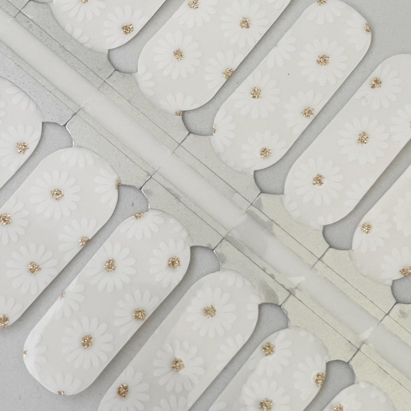 Daisy // Nail Polish Strips