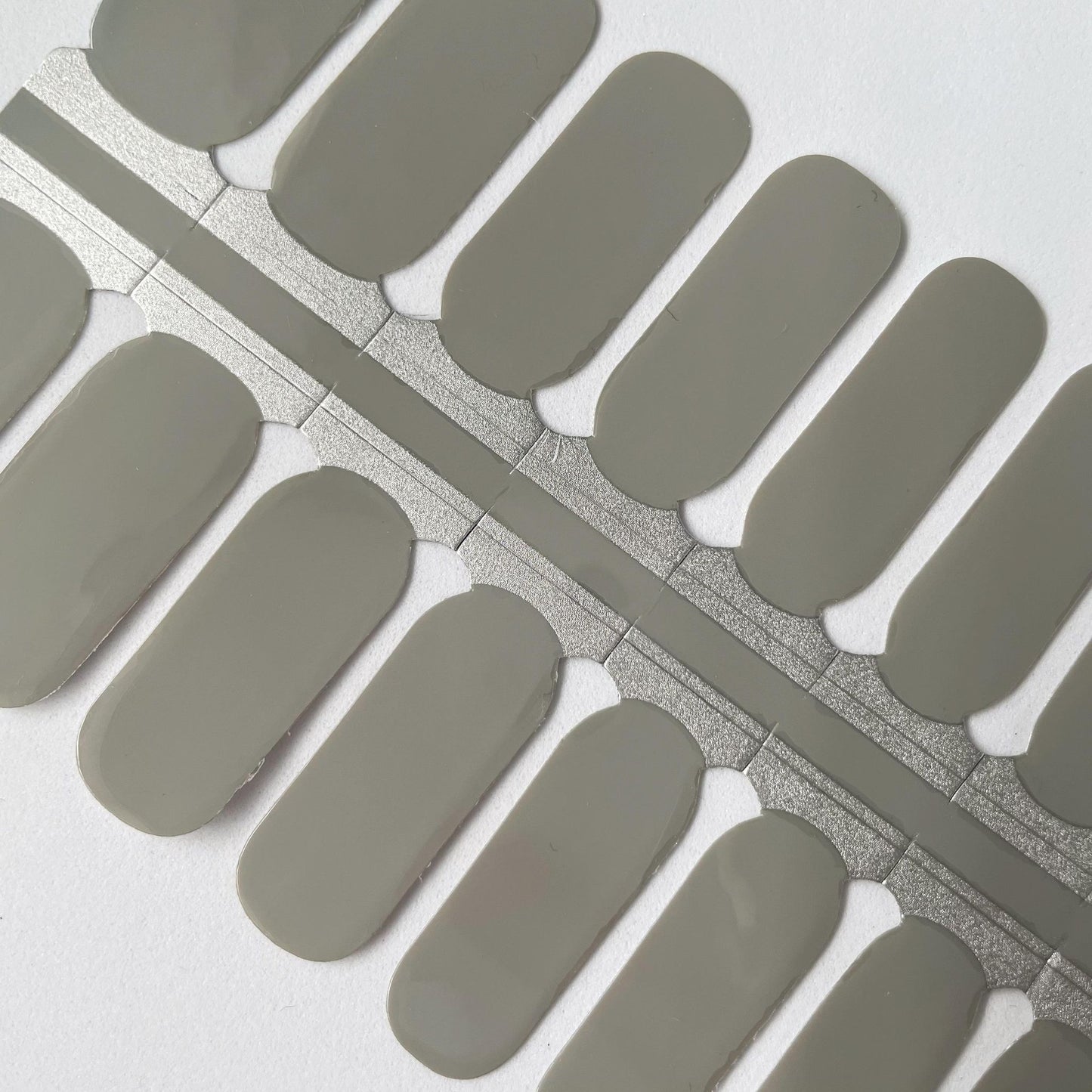 Ultimate Grey // Nail Polish Strips