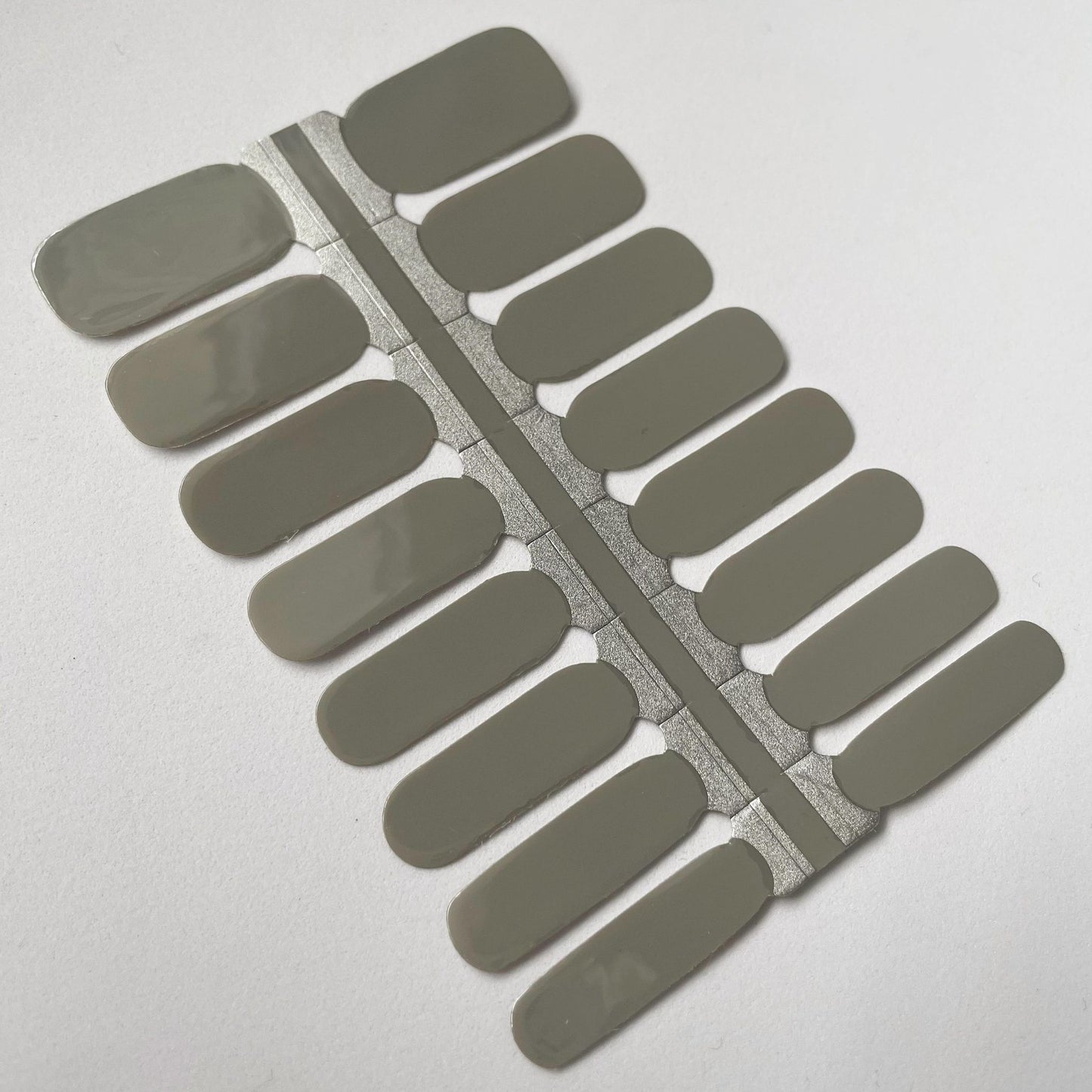 Ultimate Grey // Nail Polish Strips